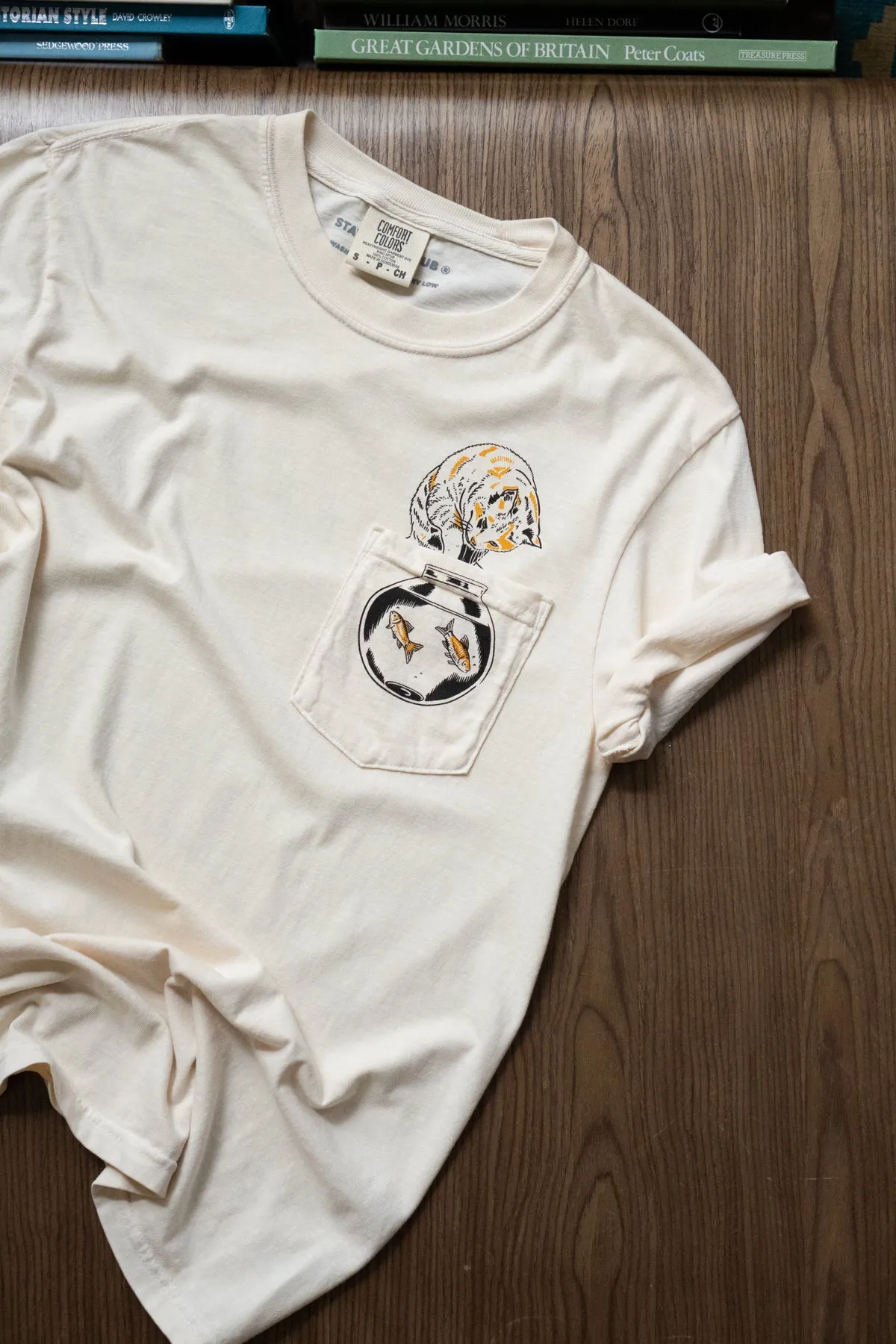 Fishbowl (Cream / White) Pocket Tee